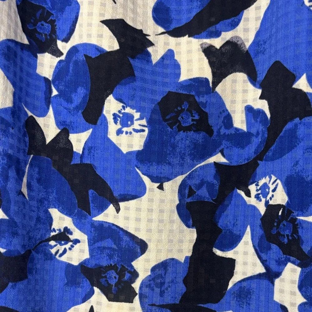 3 for $20 Who What Wear Floral Blue and Black Women's Top Size Small Runs Bigger - Picture 6 of 7